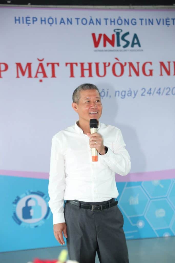 Chủ tịch VNISA Nguyễn Thành Hưng phát biểu khai mạc